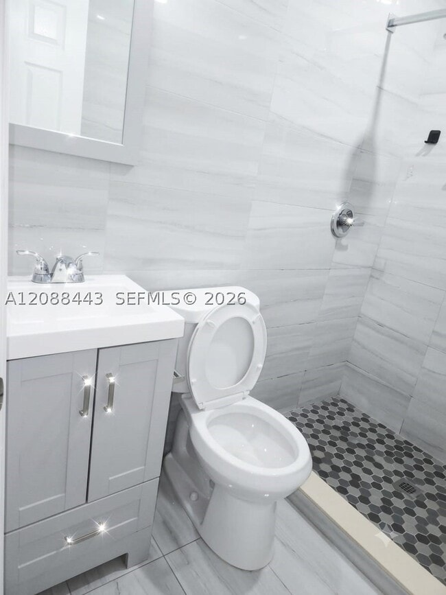 Building Photo - 325 SW 63rd Ave