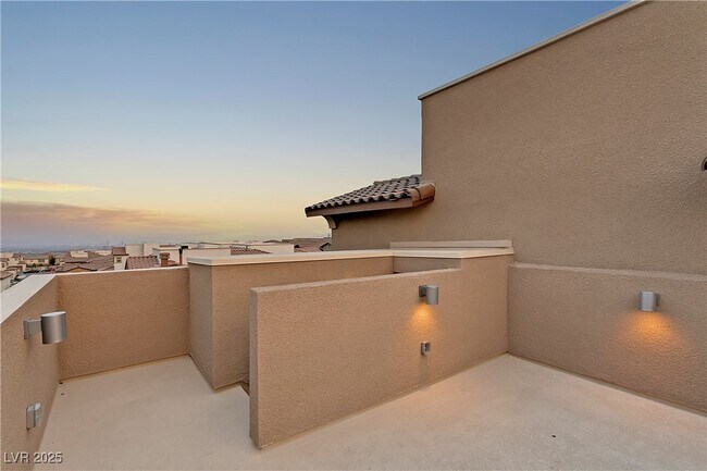 Building Photo - 41 Lomita Heights Dr