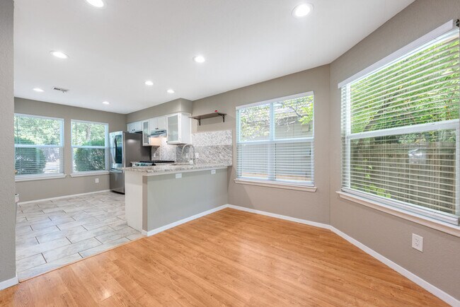 Building Photo - 9005 Curlew Dr