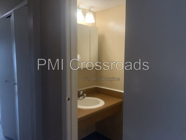Building Photo - 6201 Stornoway Dr N
