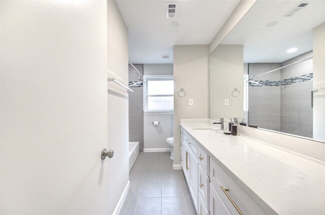 Building Photo - 6026 Clarewood Dr
