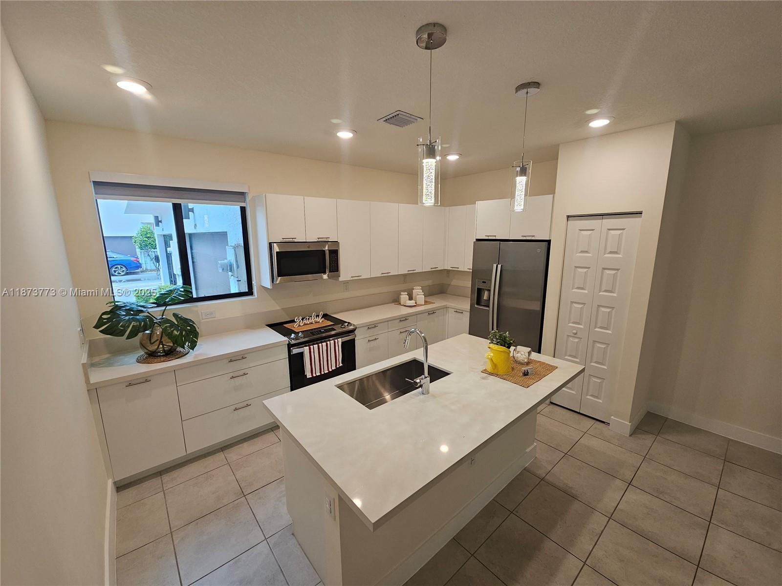 Building Photo - 4760 NW 83rd Pky