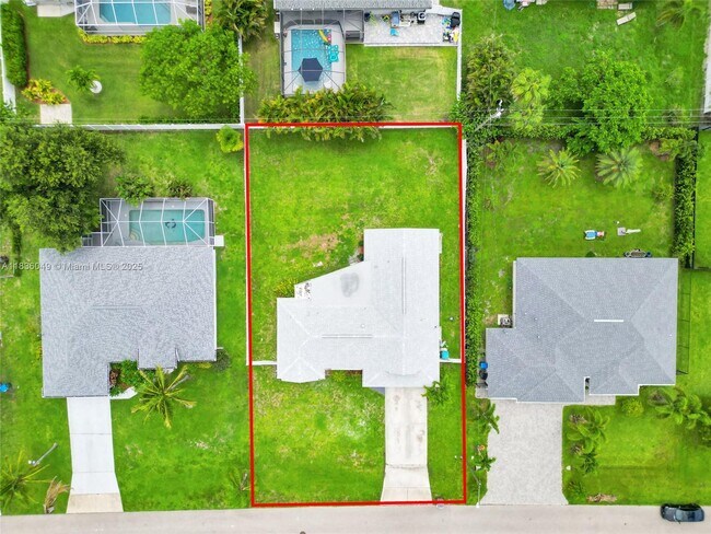 Building Photo - 709 SW 9th Ave