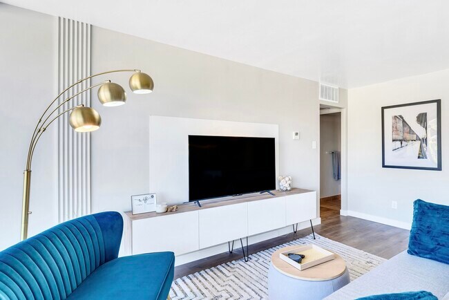 Building Photo - 700 E 200 S