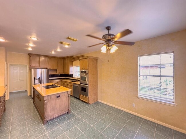 Building Photo - 16714 Colony Terrace Dr