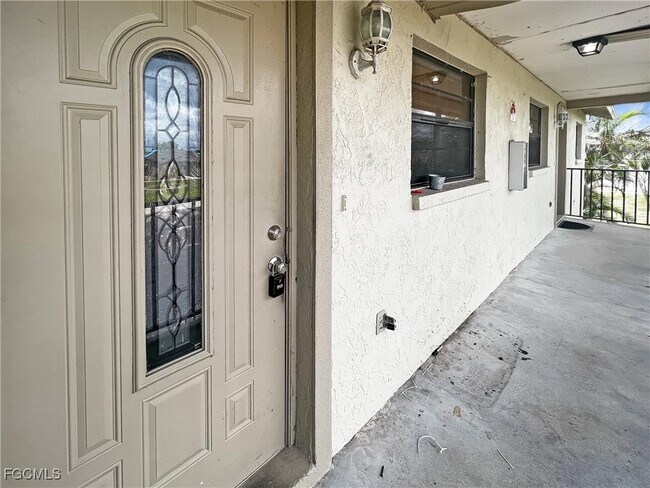 Building Photo - 4530 SW 10th Ave