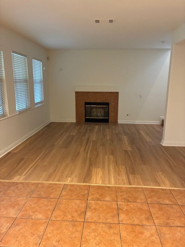 Building Photo - Nice 3 Bedroom/ 3 Bathroom Home in Moreno Valley!!!