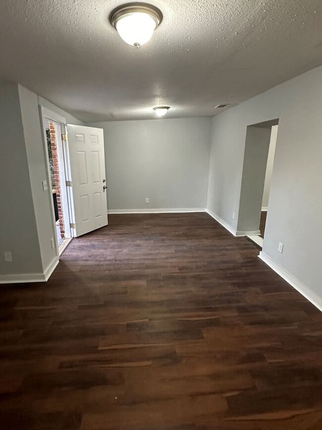 Building Photo - All Brick 4 bedroom 2 bath Northside Rental!