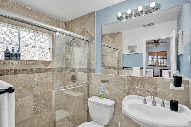 Building Photo - 208 SW 2nd Ave