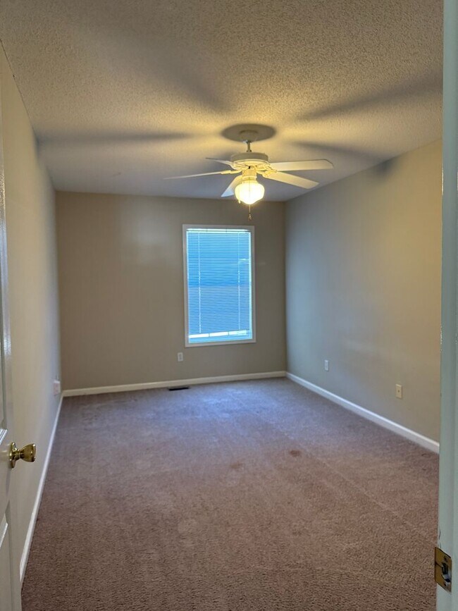 Building Photo - 111 Woodberry Dr