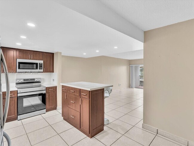 Building Photo - 210 NW 87th Ave