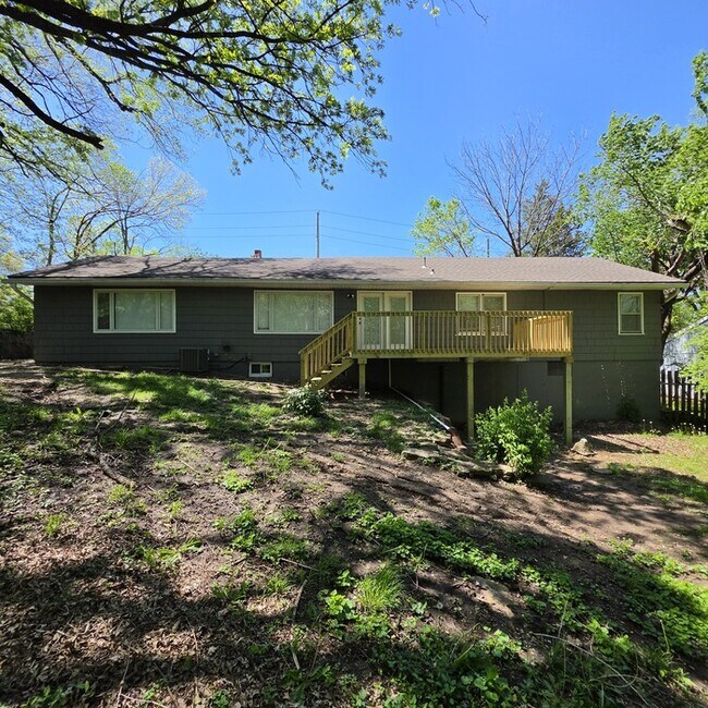Building Photo - Spacious 4 bedrooms and 2 full baths home located on Holmes Rd in Kansas City, MO