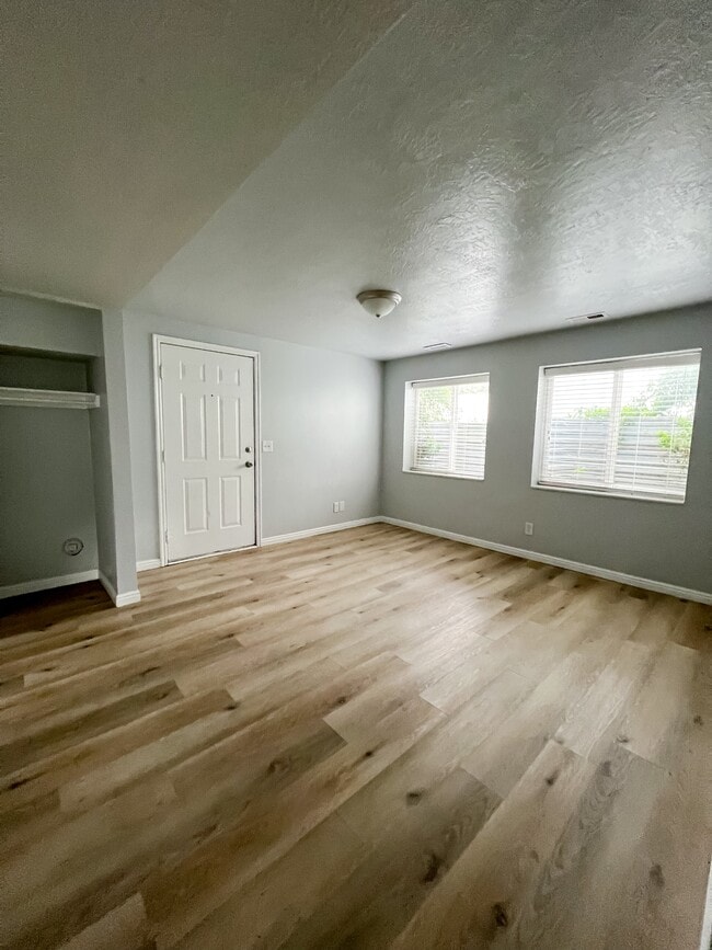 Building Photo - 1528 W 7270 S