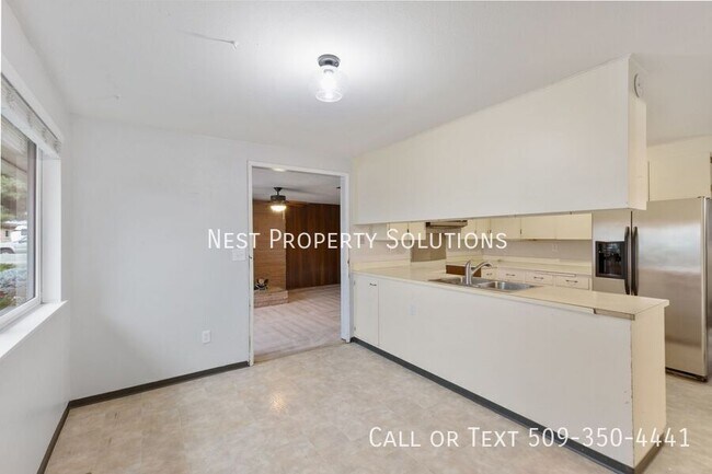 Building Photo - 603 N Crestview Dr