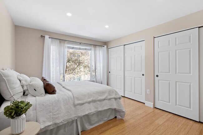 Building Photo - Best 2 Bed, 2 Bath Condo in Willow Ranch.