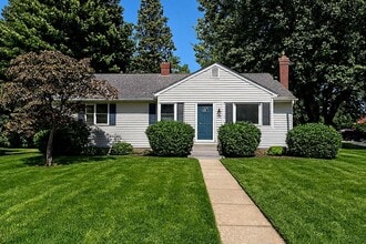 Building Photo - 361 Meadowbrook Ave