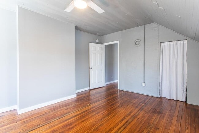 Building Photo - 276 Iswald St SE