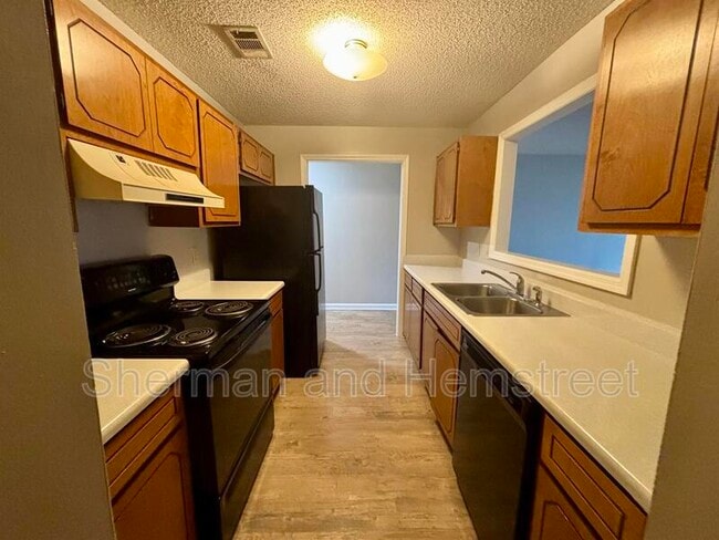 Building Photo - 218 Commons Dr