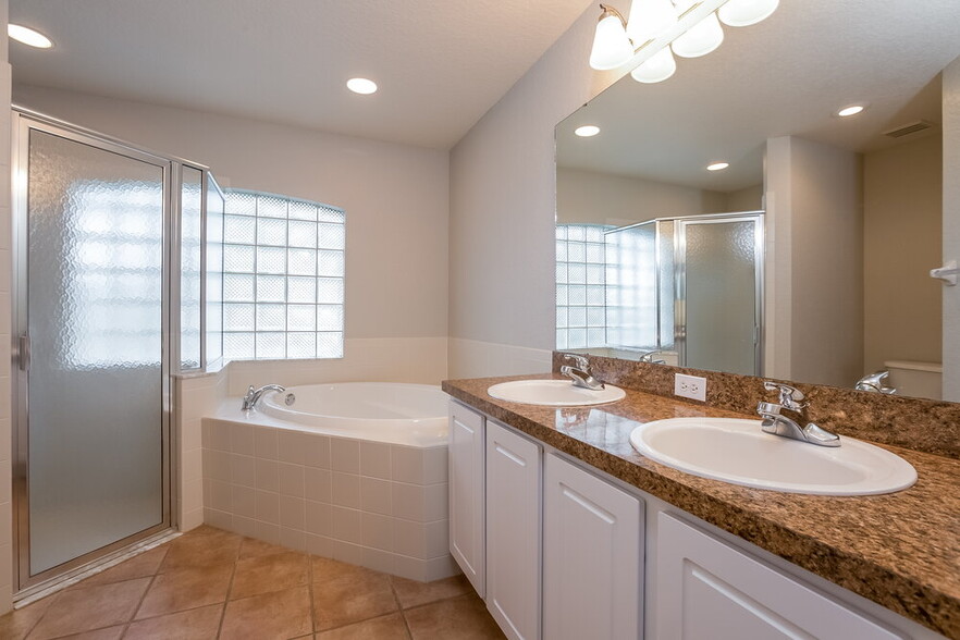 Building Photo - 2607 Pine Valley Dr