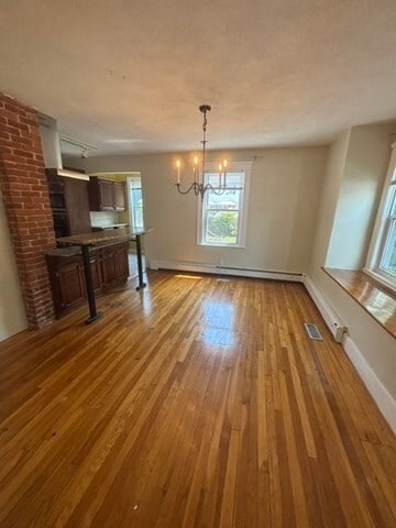 Building Photo - 40 Bellvale St