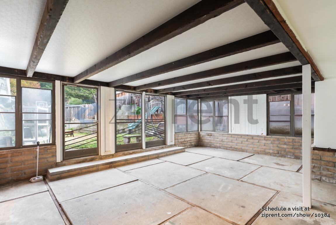 Building Photo - Unit
