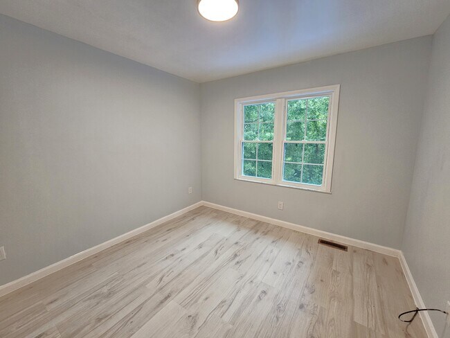 Building Photo - 35 Summercreek Dr