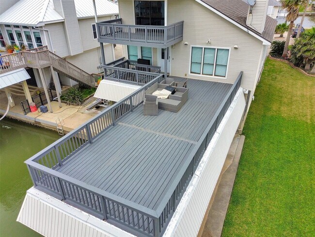 Building Photo - 301 Commander Dr