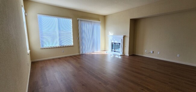 Building Photo - Beautiful Ideal Family Home: 3 Bedrooms, 2...