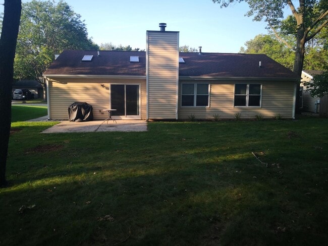 Building Photo - 709 Dartmouth Dr