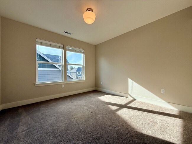 Building Photo - GORGEOUS OPEN LAYOUT HOME IN OLD FARM DISTRICT!