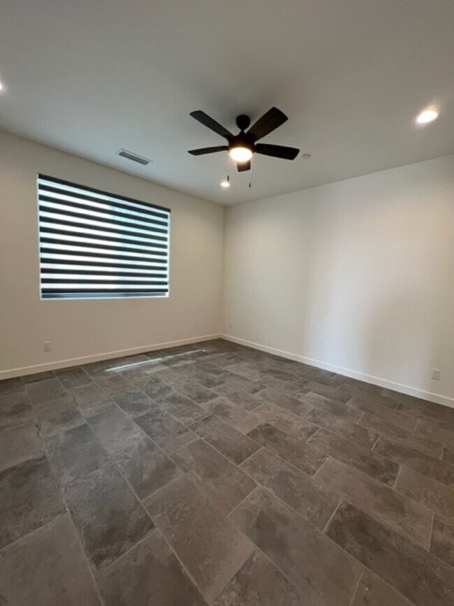 Building Photo - Beautiful 3-Bedroom 2-Bath in Tesoro Viejo