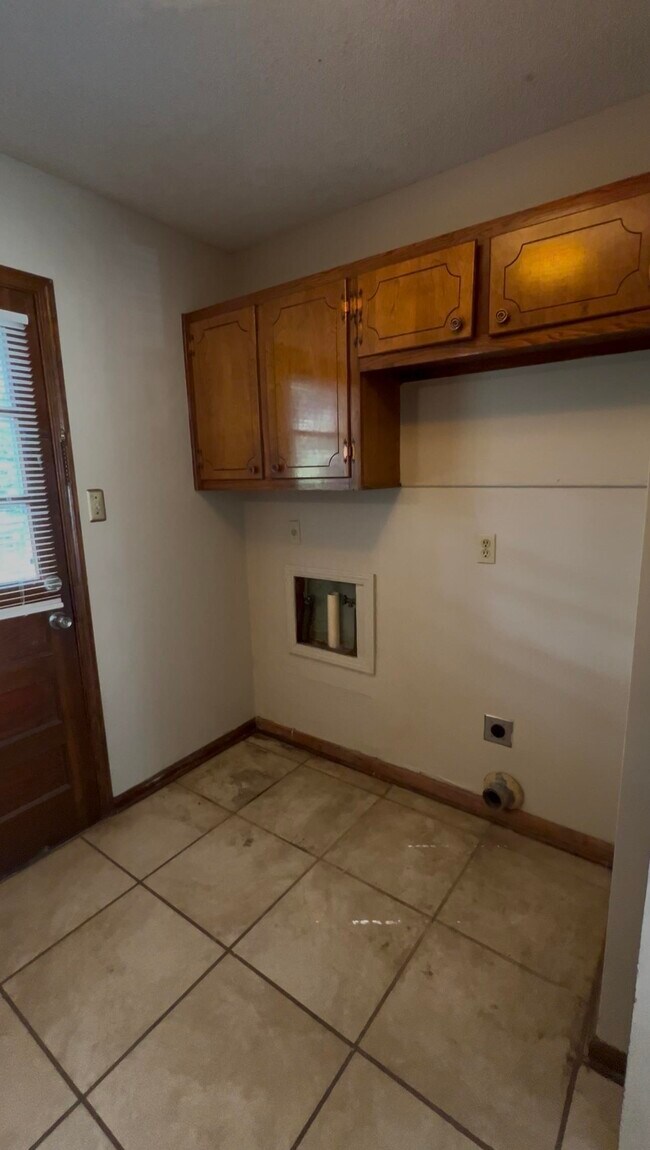 Building Photo - 3611 Naylor Dr