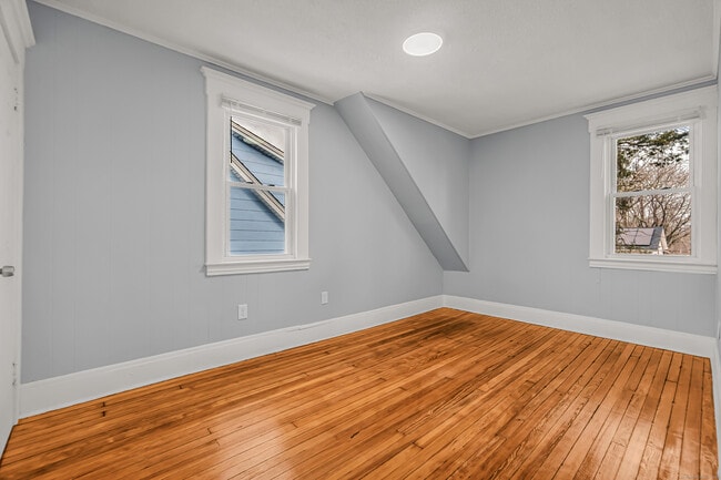 Building Photo - 213 East Ave