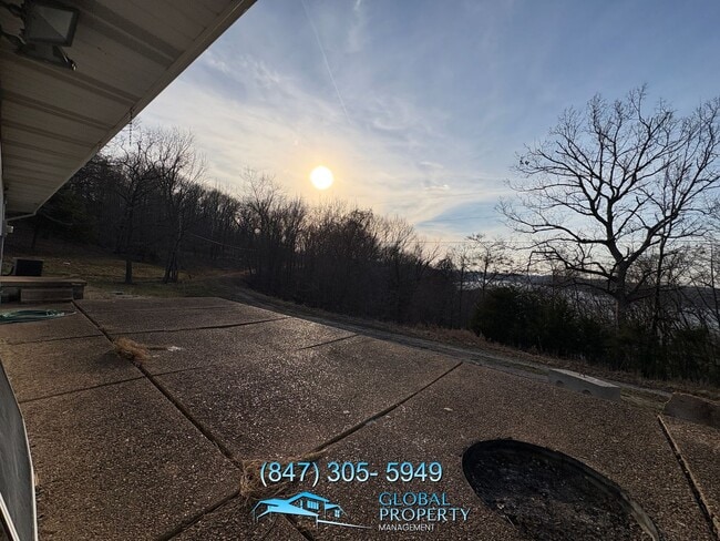 Building Photo - 3 Bedroom Home with Lake View – Camdenton, MO