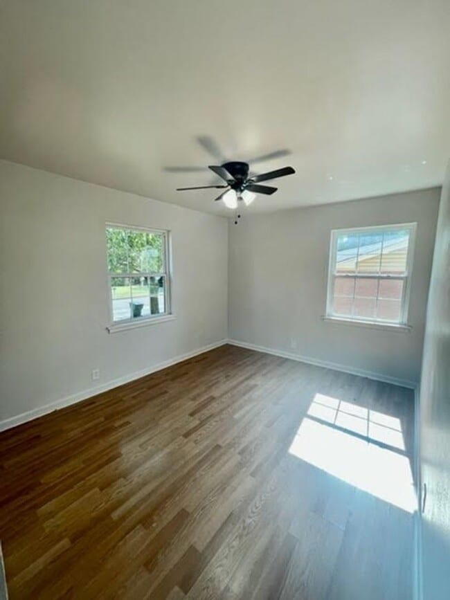 Building Photo - 1830 La Porte Dr