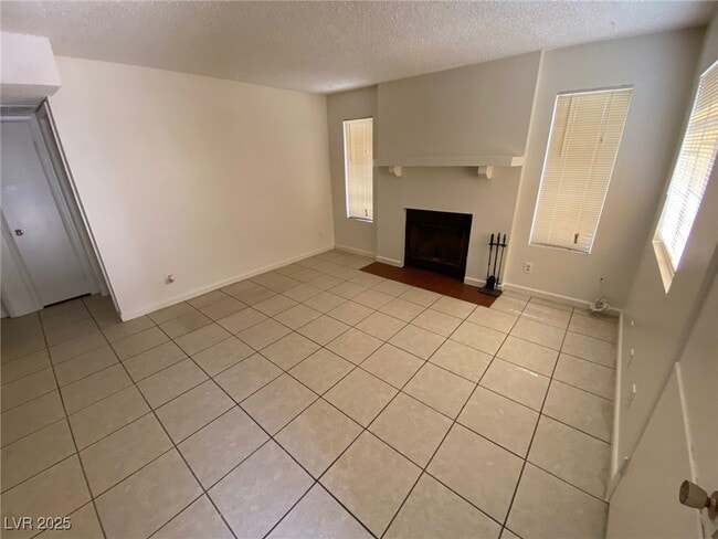 Building Photo - 917 Bridgewater St