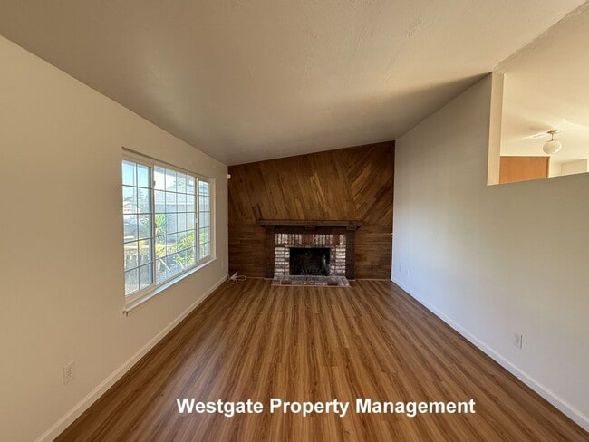 Building Photo - 864 Crinella Dr