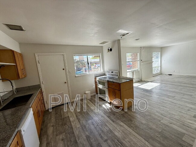 Building Photo - 790 Topaz Dr