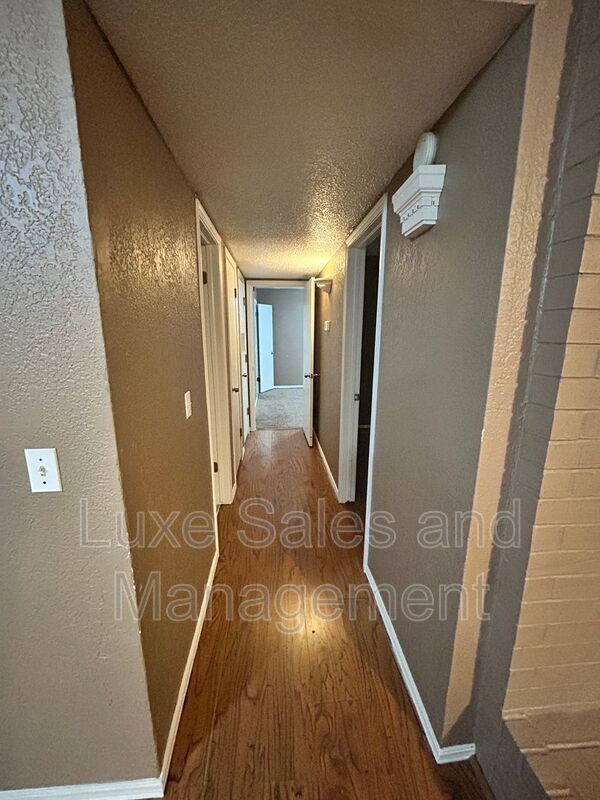 Building Photo - 3200 W Britton Rd