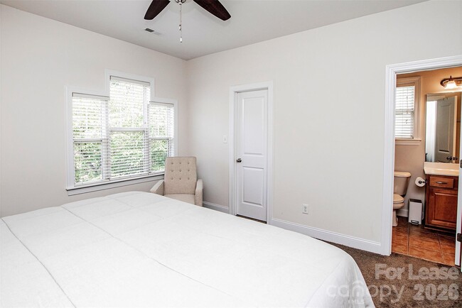 Building Photo - 315 Woodvale Pl