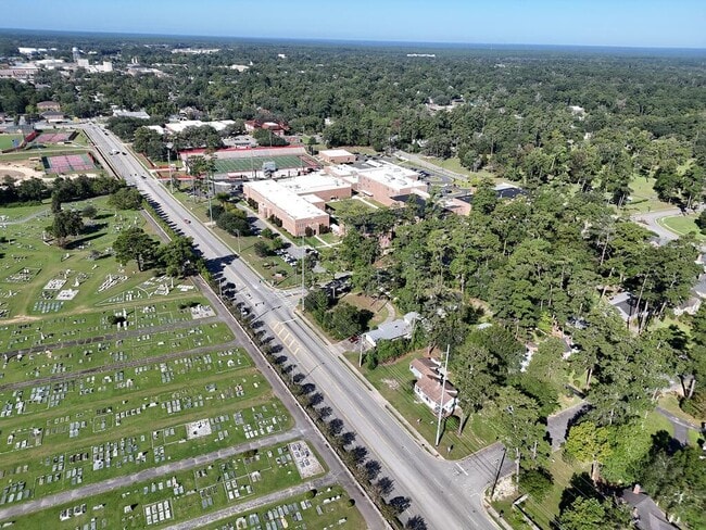 Building Photo - 101 Myrtle Dr