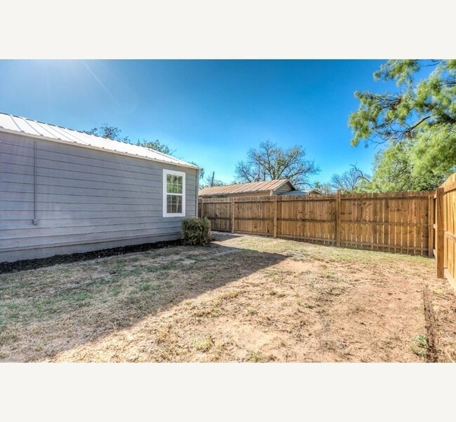 Building Photo - COMING MARCH 2026 - Fully Renovated 3 Bedroom Home!!