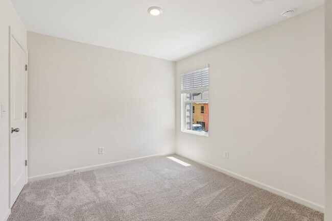 Building Photo - 1236 Fagiolo St