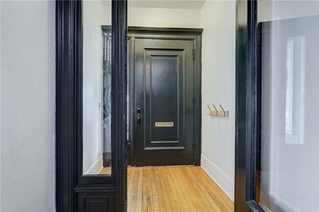 Building Photo - 18 Sibley Pl