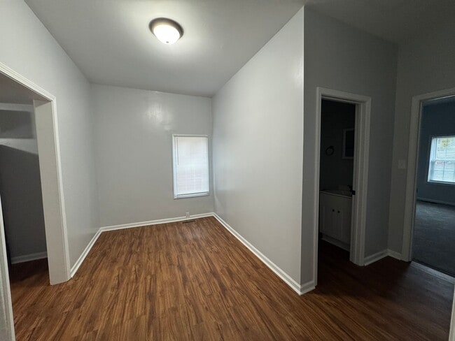 Building Photo - Remodeled 2 bedroom/ 2 bath home