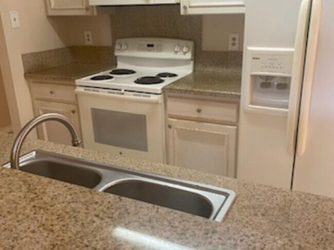 Building Photo - 1239 Brown Dr