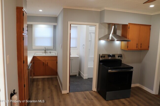 Building Photo - 712 W Lackawanna Ave