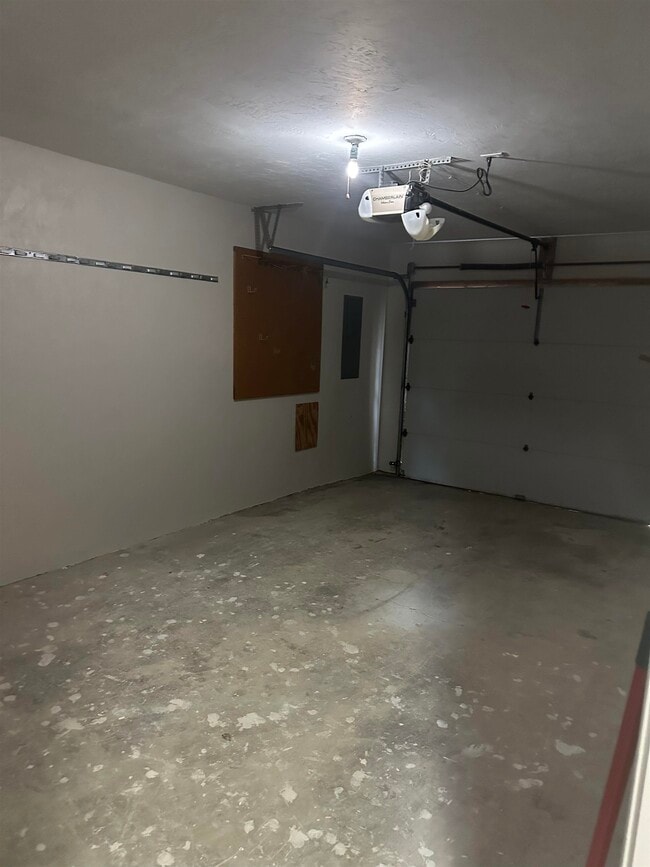 Building Photo - 2395 Claremont Ln