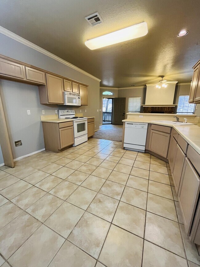 Building Photo - 1718 Windhill Ave