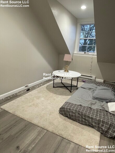 Building Photo - 73 Thorndike St